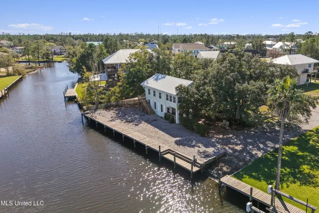 $350,000 | 11046 New York Street, Bay St. Louis, MS 39520