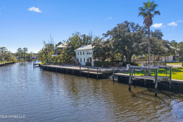 $350,000 | 11046 New York Street, Bay St. Louis, MS 39520