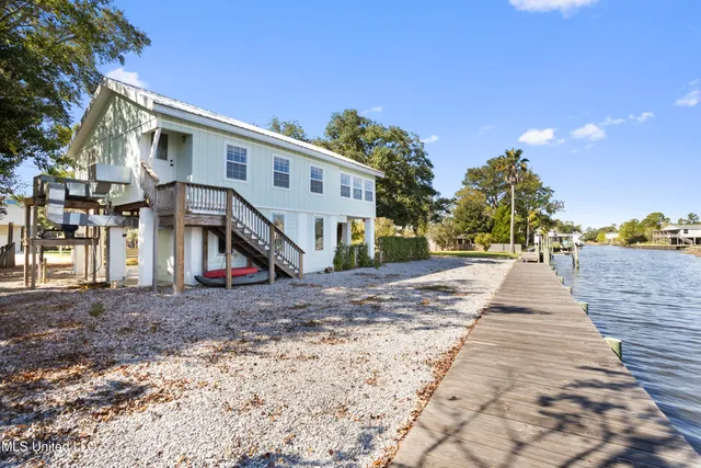 $350,000 | 11046 New York Street, Bay St. Louis, MS 39520