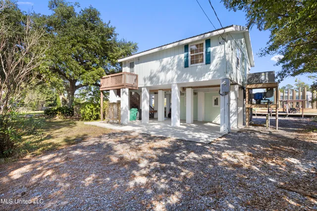 $350,000 | 11046 New York Street, Bay St. Louis, MS 39520