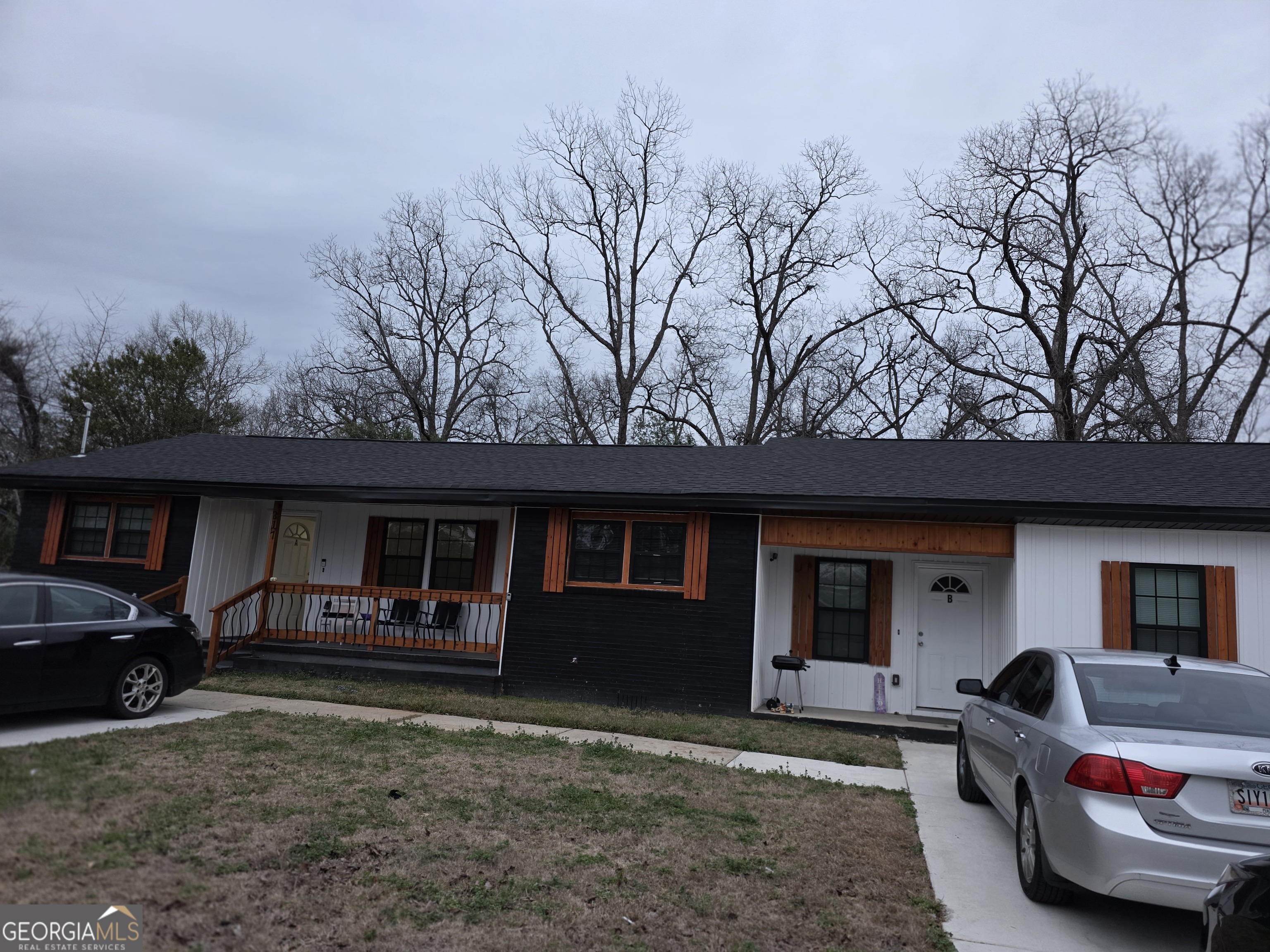 a view of a car park in front of house