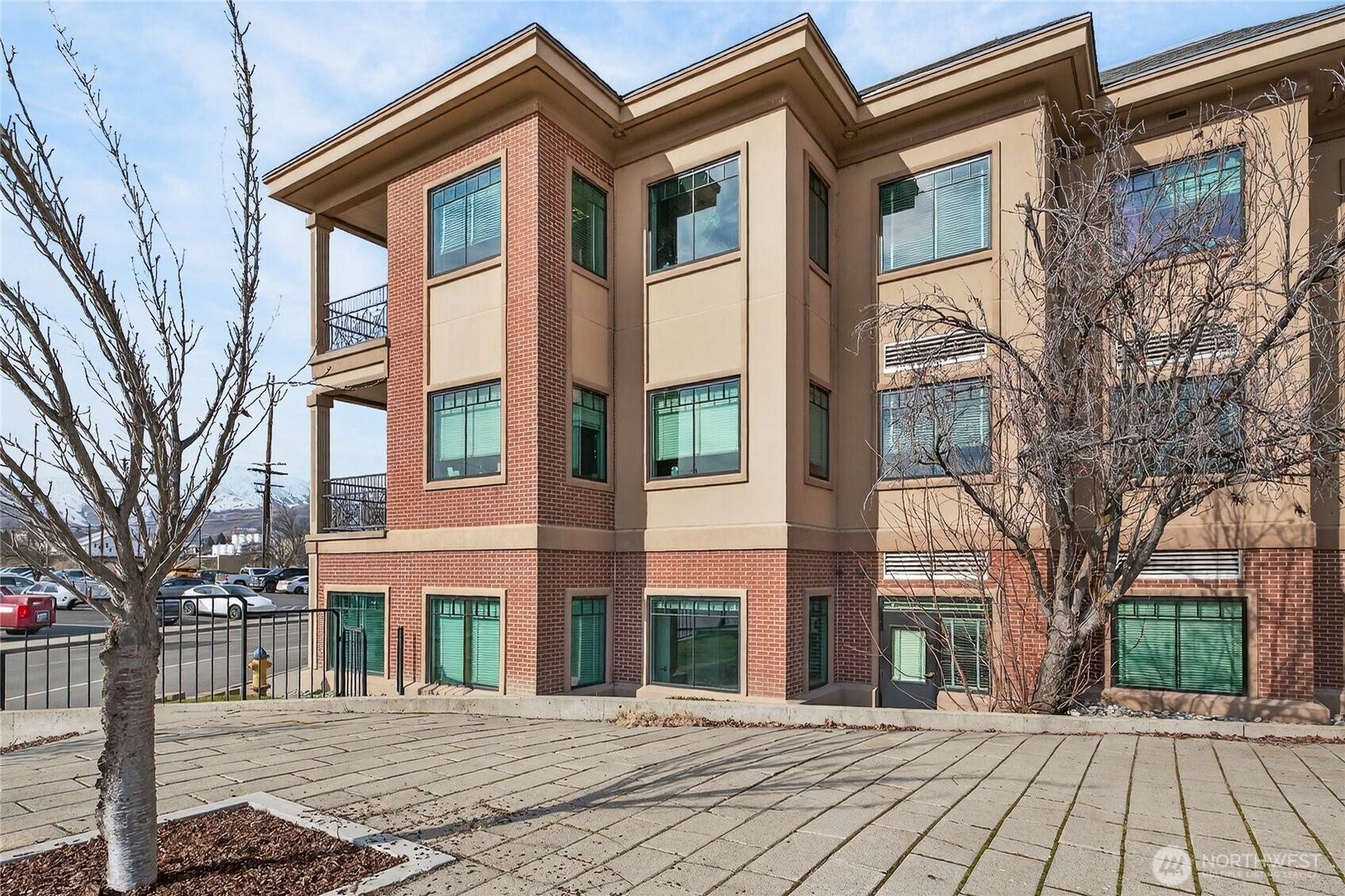 1 Fifth Street, Unit 110 Wenatchee, WA 98801 - Photo 4 of 13 a front view of a building with a garden