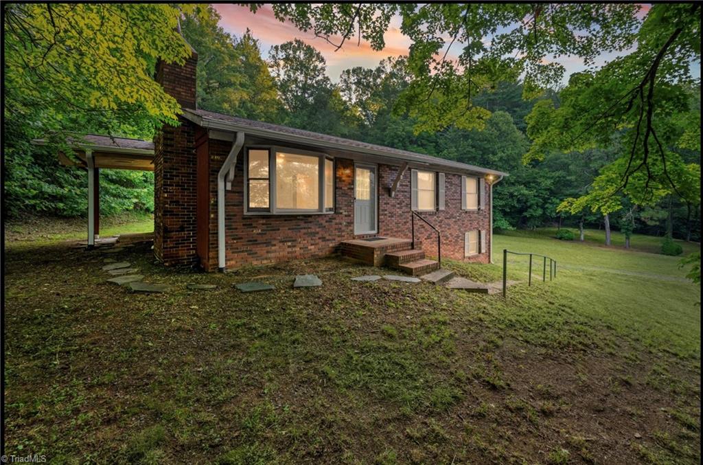 11526 Highway 421 Purlear, NC 28665 - Photo 8 of 45