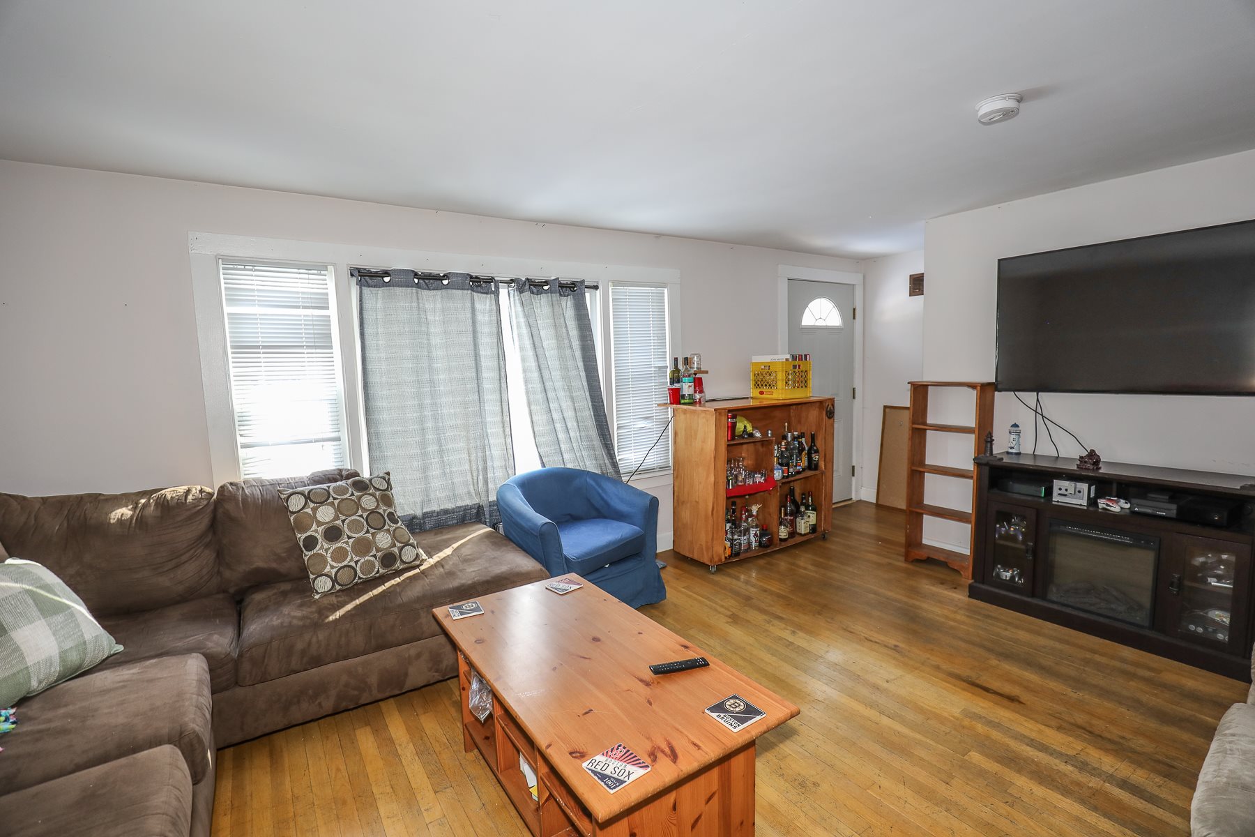 19 Benton Road Hooksett, NH 03106 - Photo 2 of 20