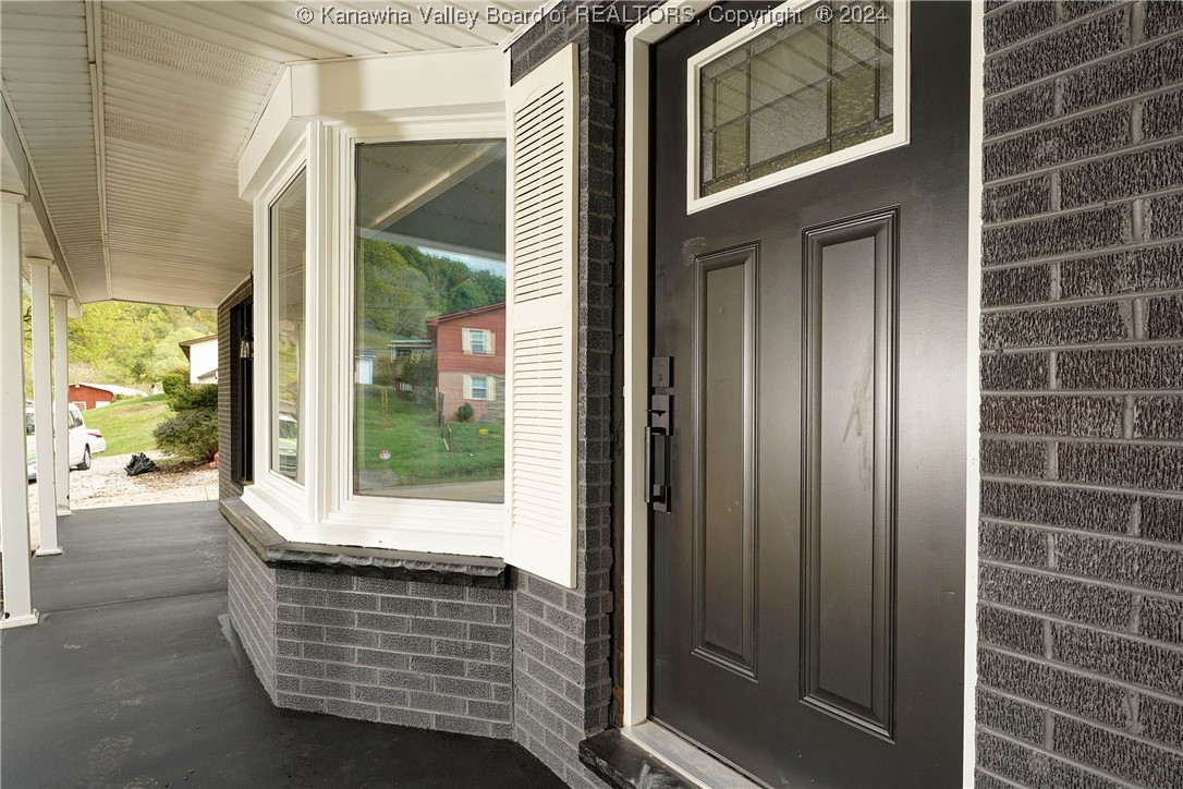 914 Dairy Road Poca, WV 25159 - Photo 4 of 42 Gallery Image 4