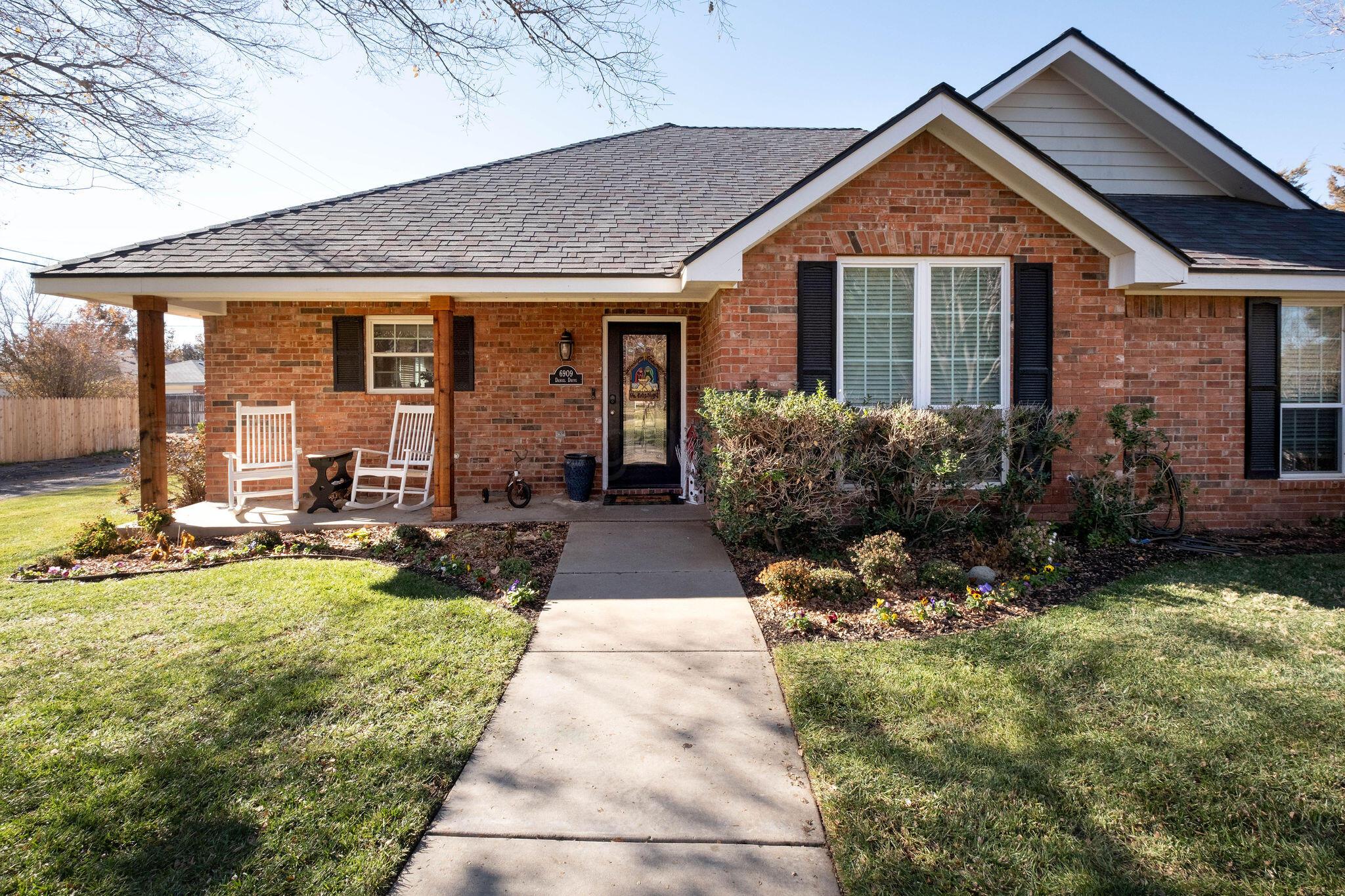 6909 Daniel Drive Amarillo, TX 79109 - Photo 3 of 32 DSCF1821copy
