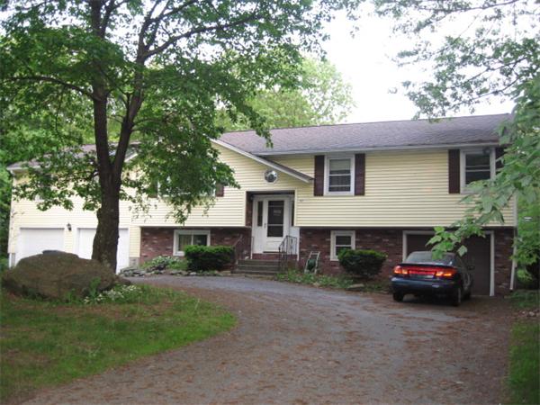 40 Colonial Road Sutton, MA 01590 - Photo 1 of 9