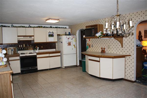 40 Colonial Road Sutton, MA 01590 - Photo 3 of 9