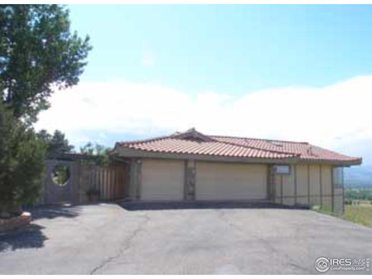 7225 Spring Drive Boulder, CO 80303 - Photo 12 of 26 Previous home driveway and three-car garage.