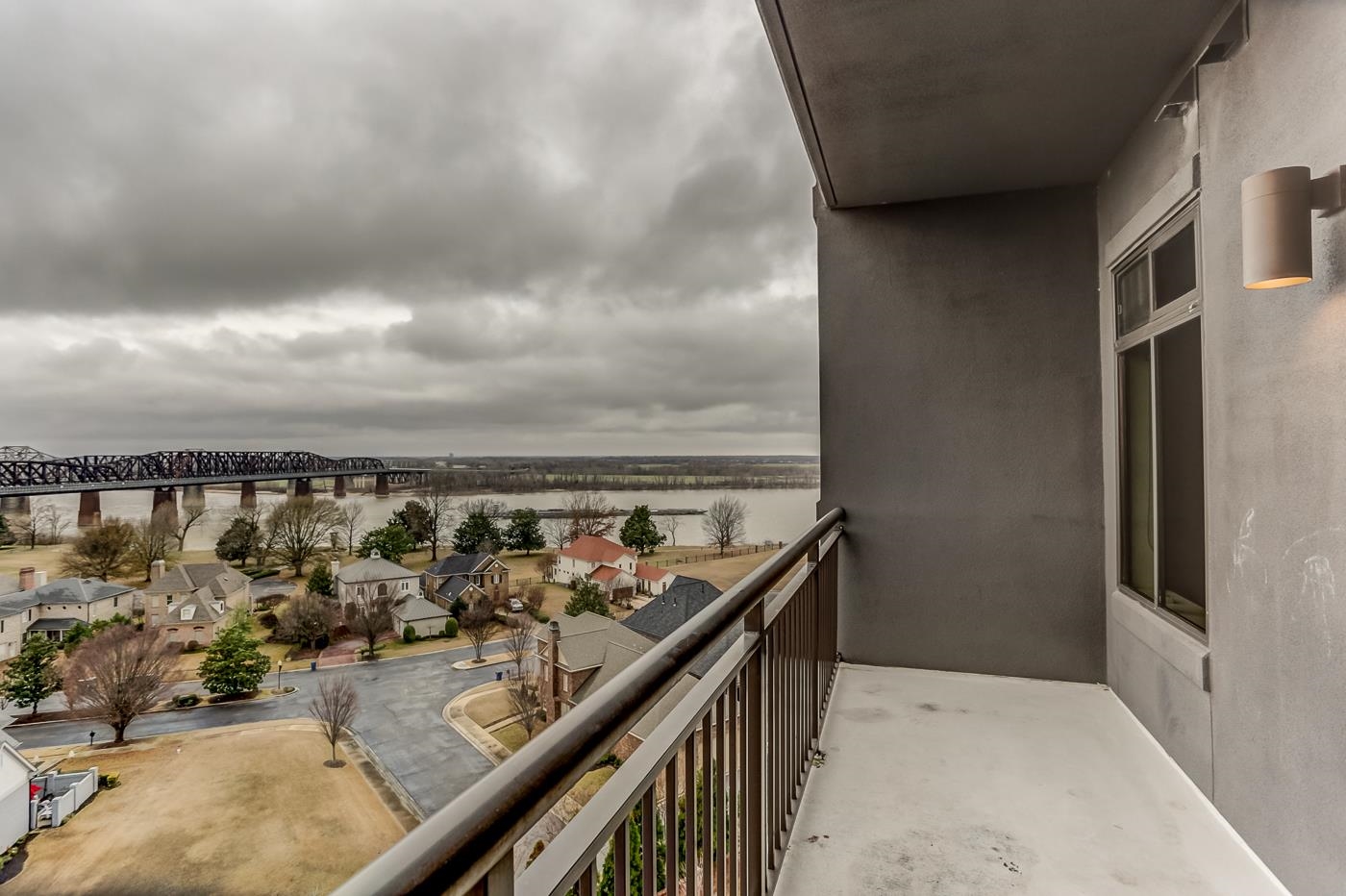 717 Riverside Drive, Unit 902 Memphis, TN 38103 - Photo 18 of 25 Gallery Image 18
