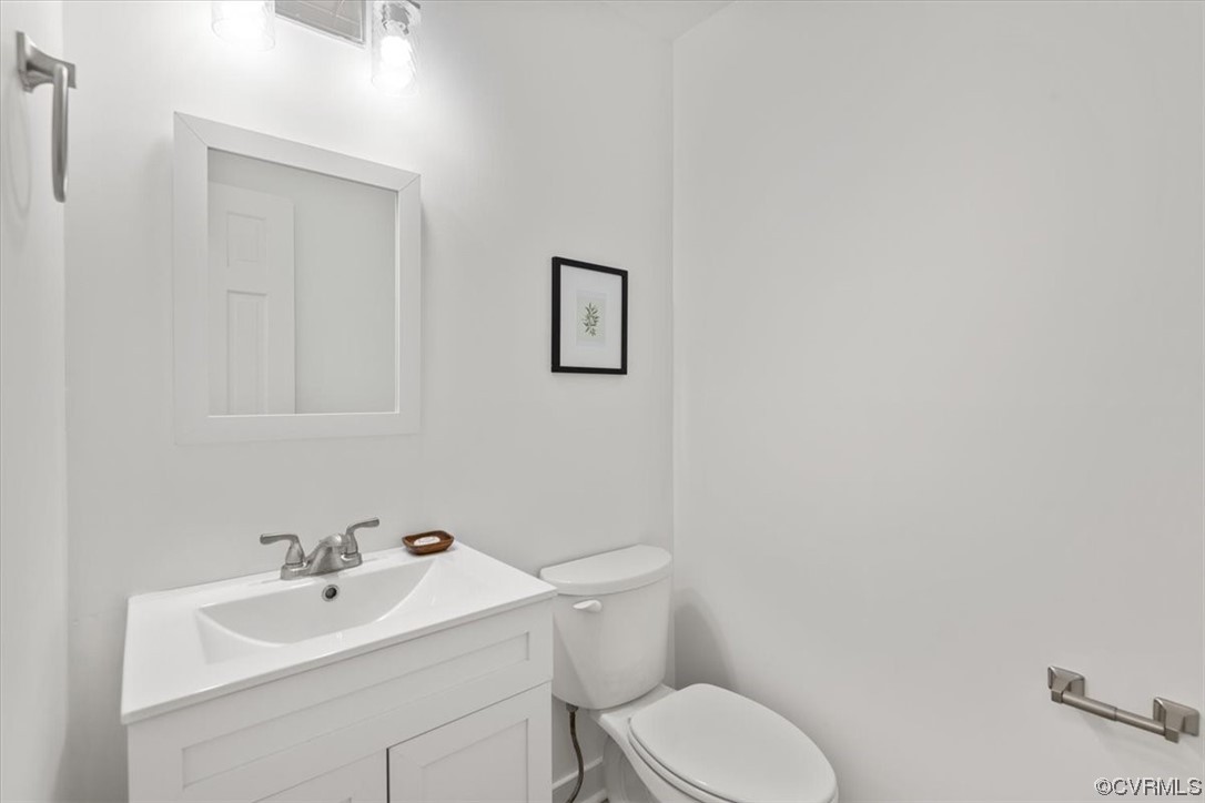 13611 Thorngate Road Midlothian, VA 23113 - Photo 22 of 49 a bathroom with a toilet sink and mirror