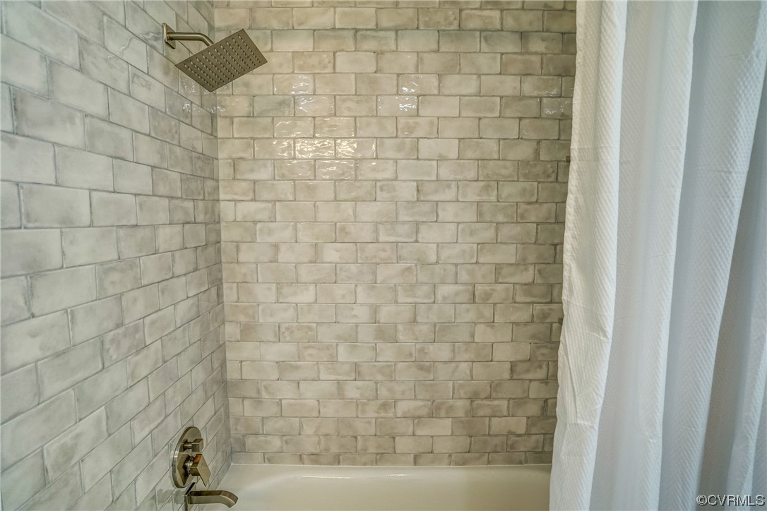 13611 Thorngate Road Midlothian, VA 23113 - Photo 39 of 49 a bathroom with a bathtub