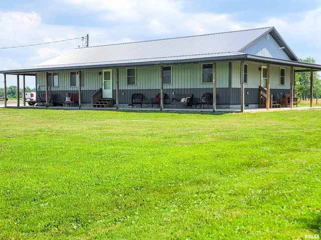 $349,900 | 232 Palm Lane, Louisville, IL 62858