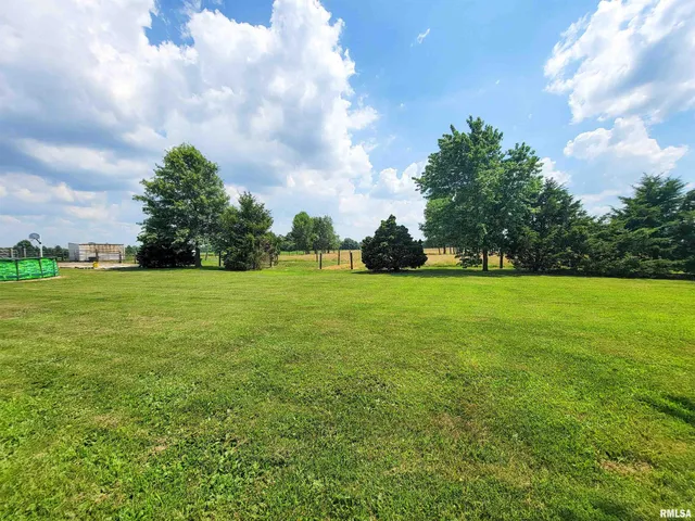 $349,900 | 232 Palm Lane, Louisville, IL 62858