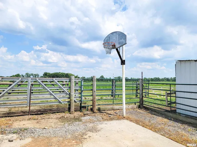 $349,900 | 232 Palm Lane, Louisville, IL 62858