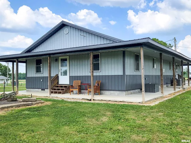 $349,900 | 232 Palm Lane, Louisville, IL 62858