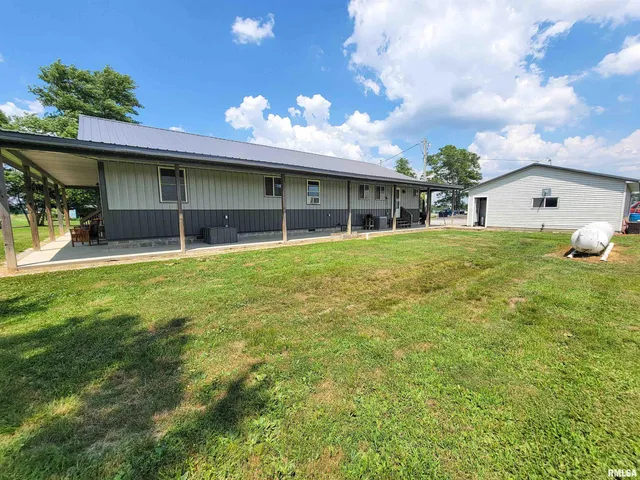 $349,900 | 232 Palm Lane, Louisville, IL 62858