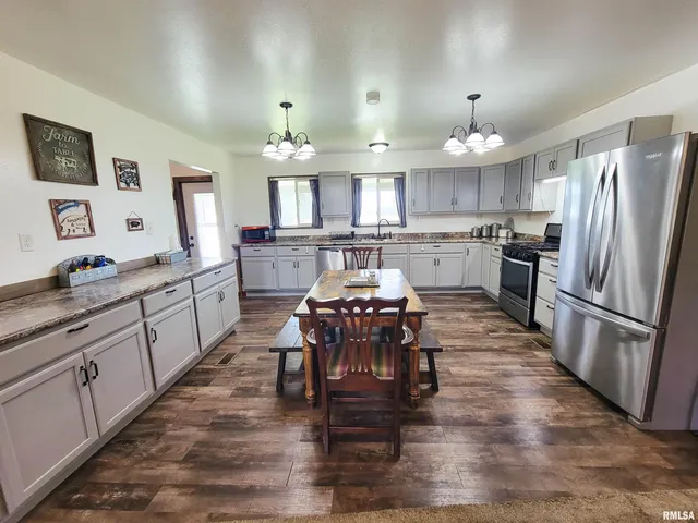 $349,900 | 232 Palm Lane, Louisville, IL 62858