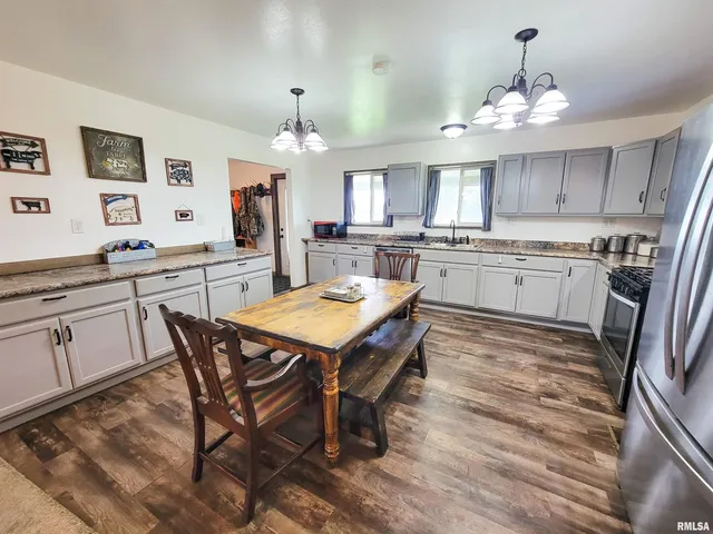 $349,900 | 232 Palm Lane, Louisville, IL 62858