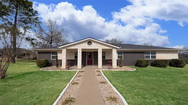 $349,900 | 6920 Westover Drive, Granbury, TX 76049