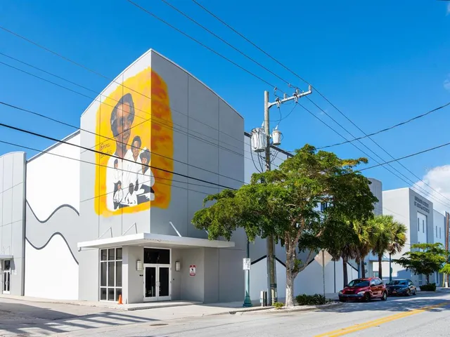 $2,208,000 | 1343 4th Street, Unit 201, Sarasota, FL 34236