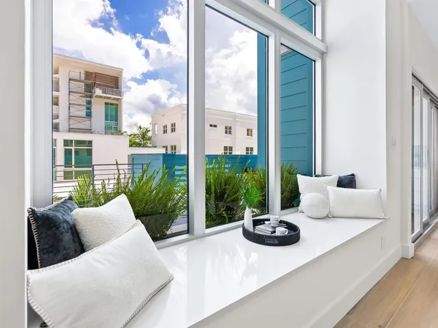 $2,208,000 | 1343 4th Street, Unit 201, Sarasota, FL 34236