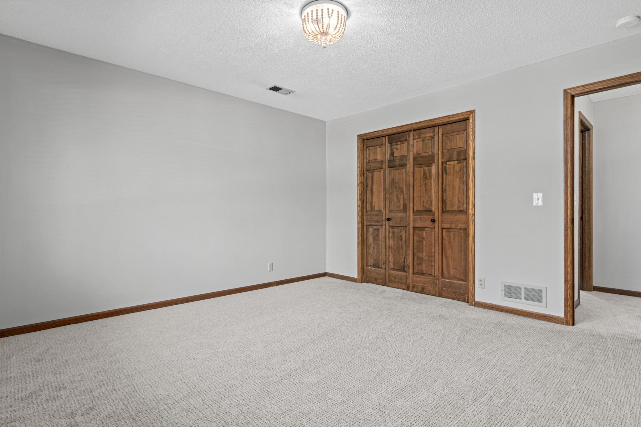 5816 Oxford Street North Shoreview, MN 55126 - Photo 25 of 39