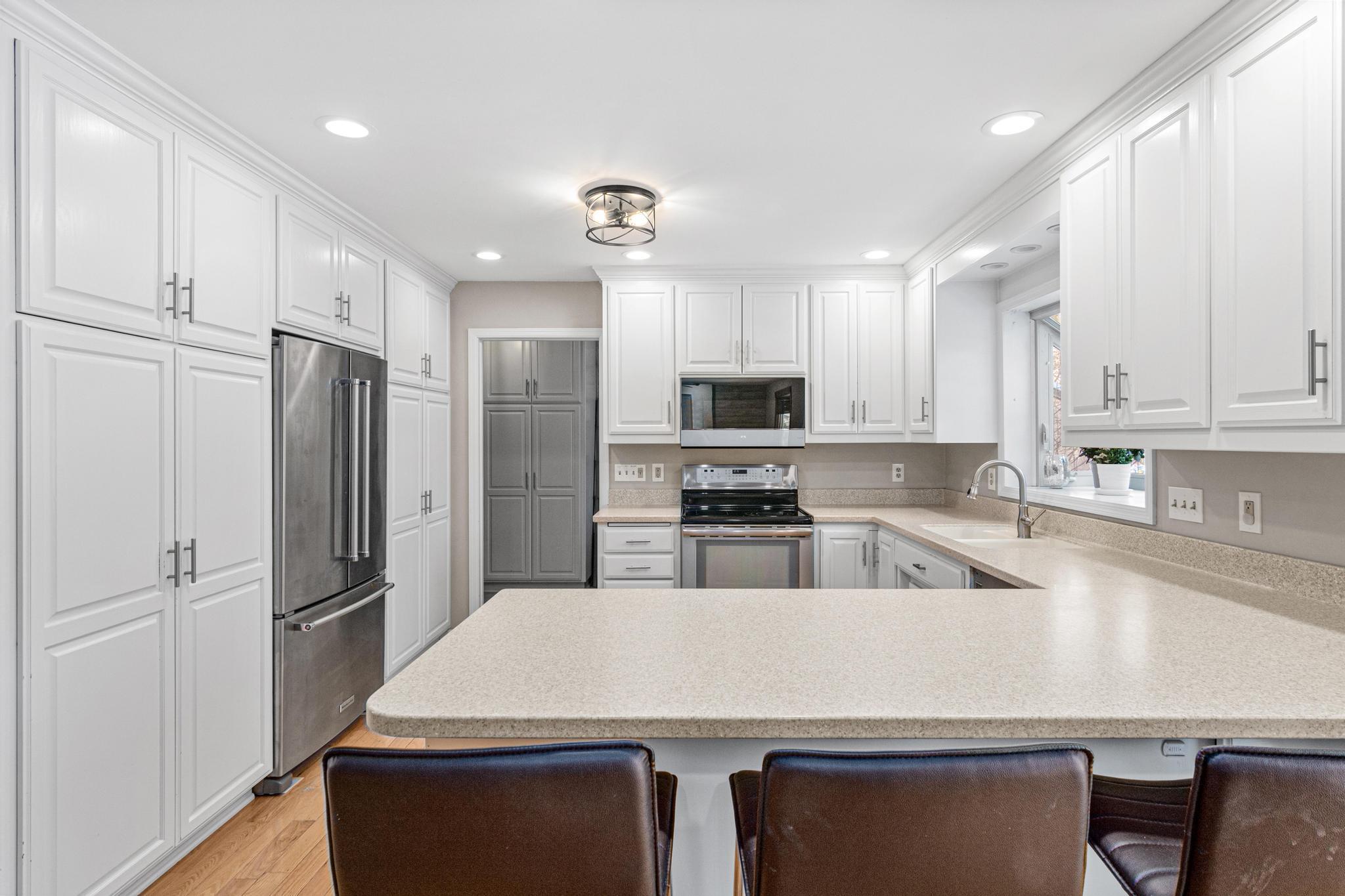 5816 Oxford Street North Shoreview, MN 55126 - Photo 6 of 39