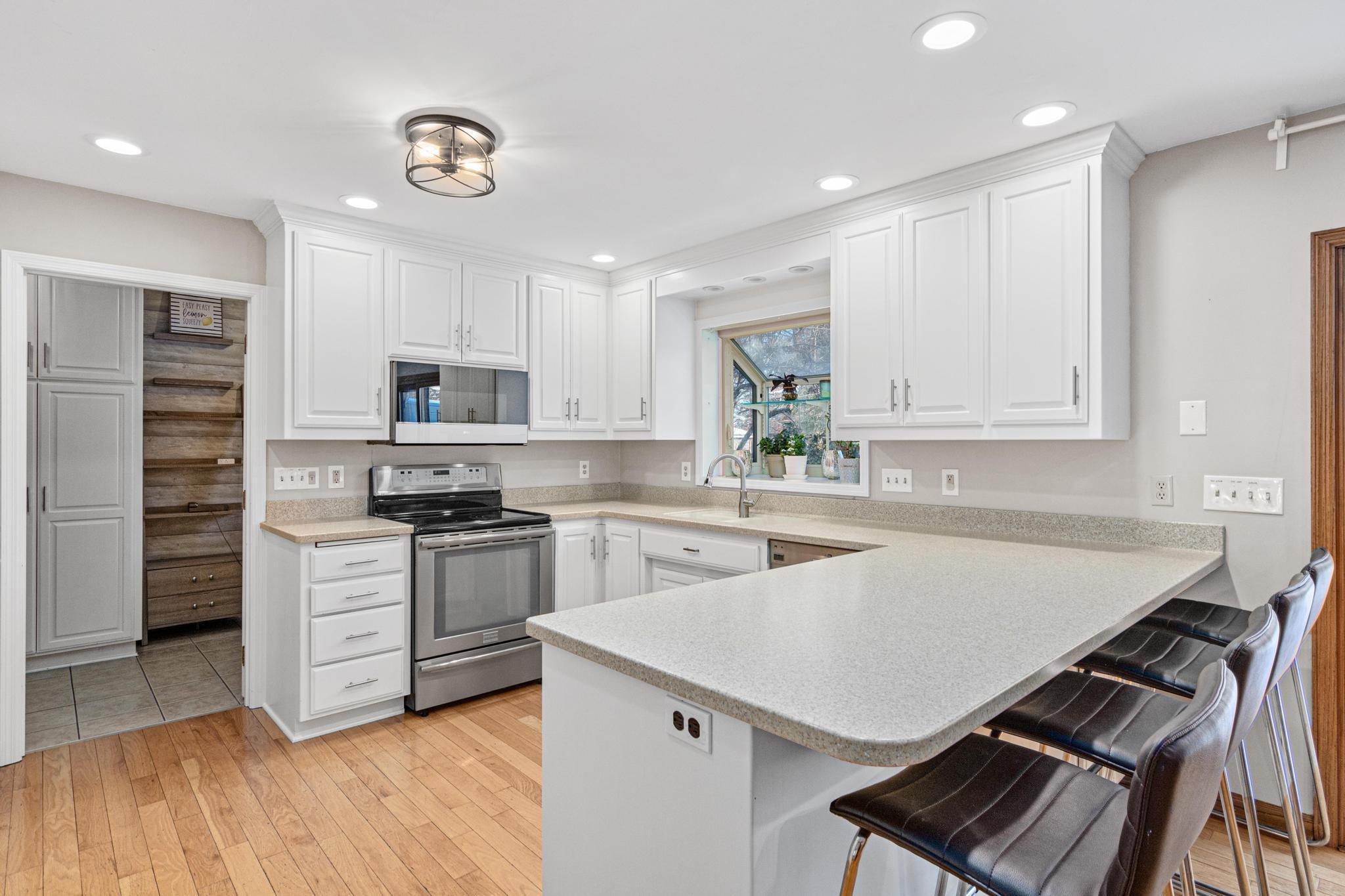 5816 Oxford Street North Shoreview, MN 55126 - Photo 7 of 39