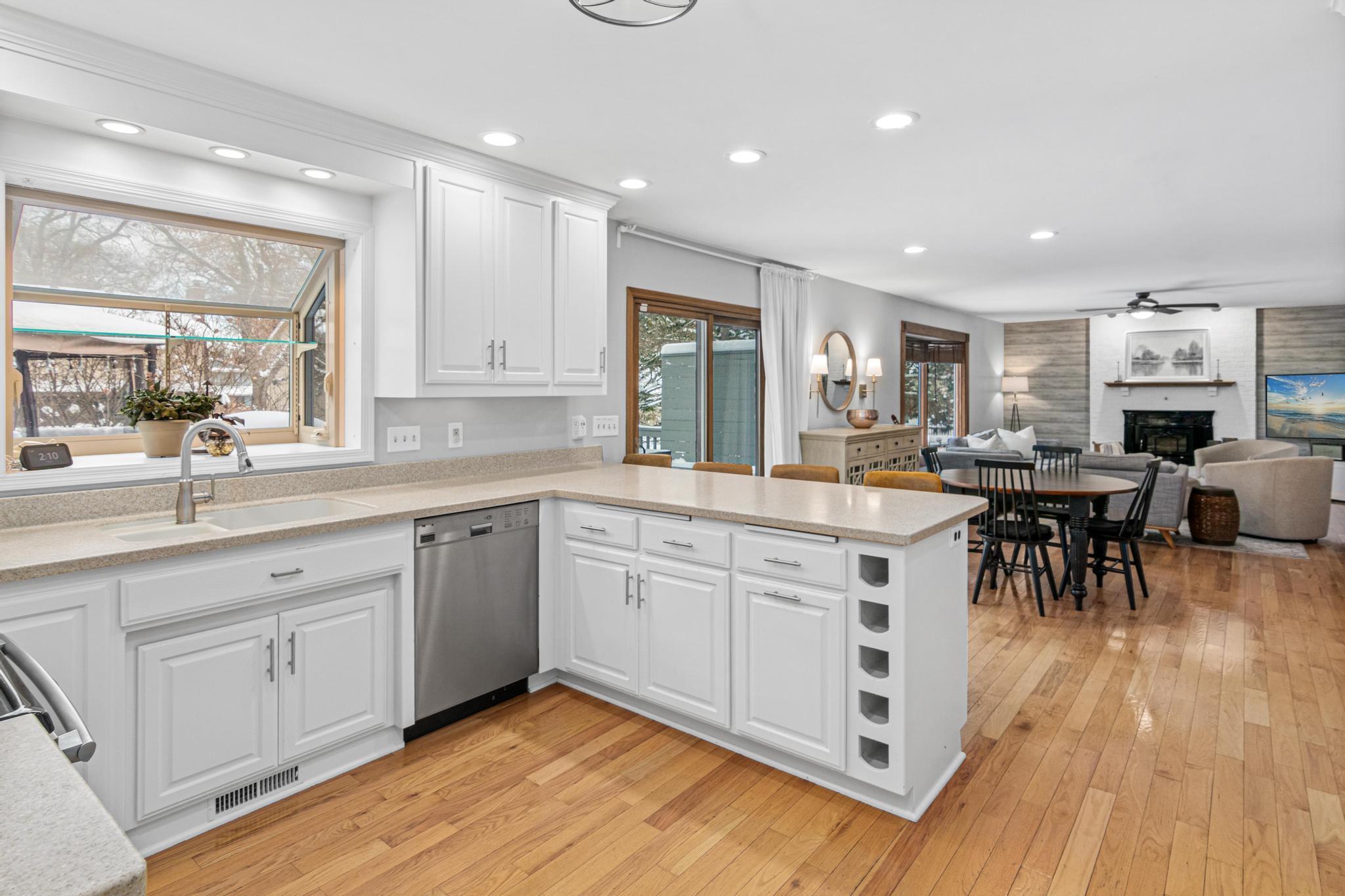 5816 Oxford Street North Shoreview, MN 55126 - Photo 8 of 39