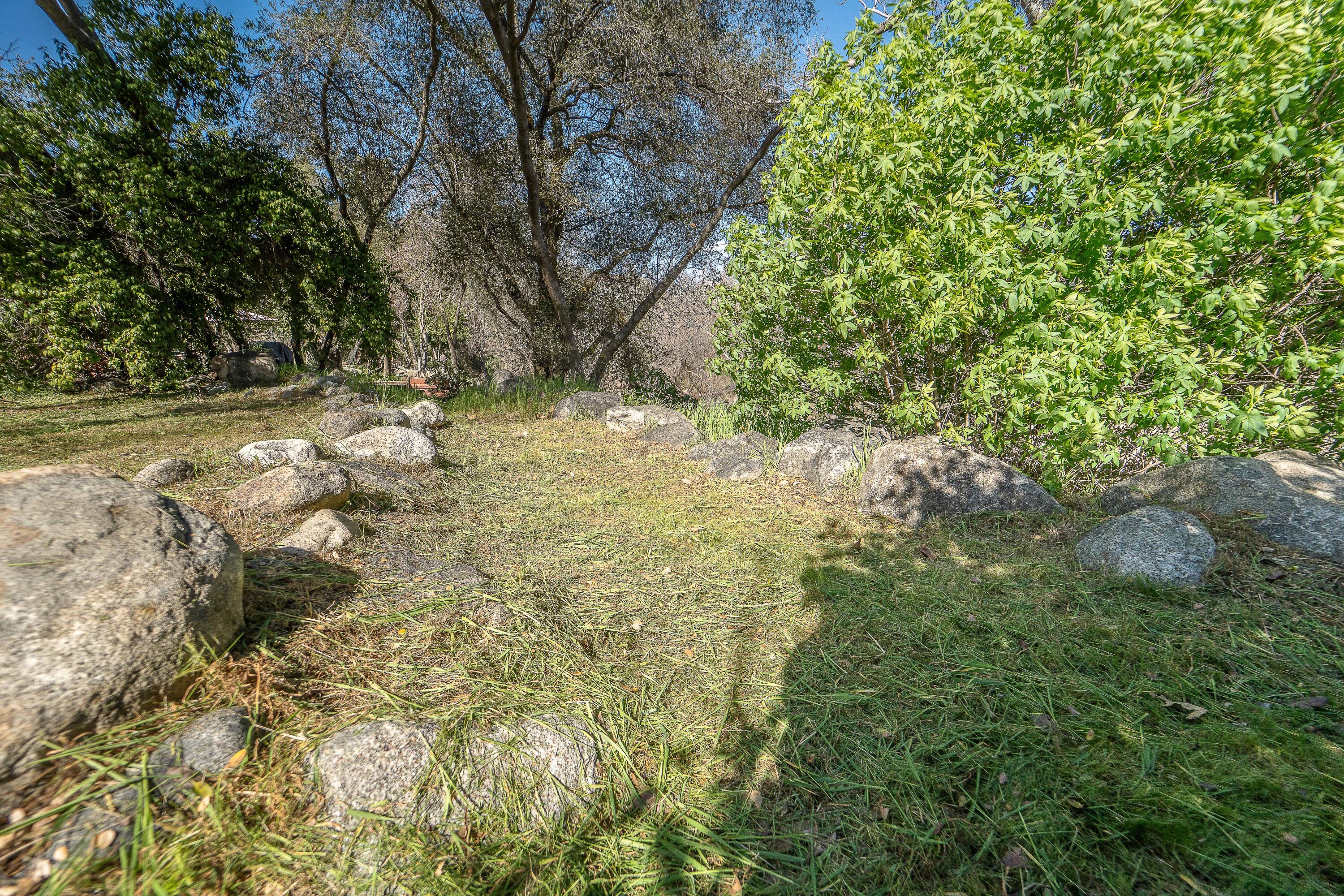 40518 Cherokee Oaks Drive Three Rivers, CA 93271 - Photo 12 of 33 -