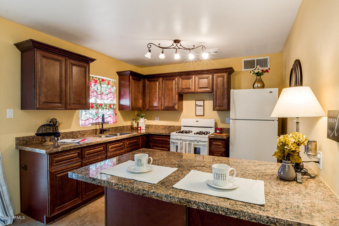 3608 East Coronado Road Phoenix, AZ 85008 - Photo 8 of 26 Breakfast Bar