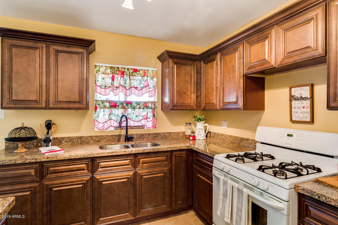 3608 East Coronado Road Phoenix, AZ 85008 - Photo 9 of 26 Gas Stove
