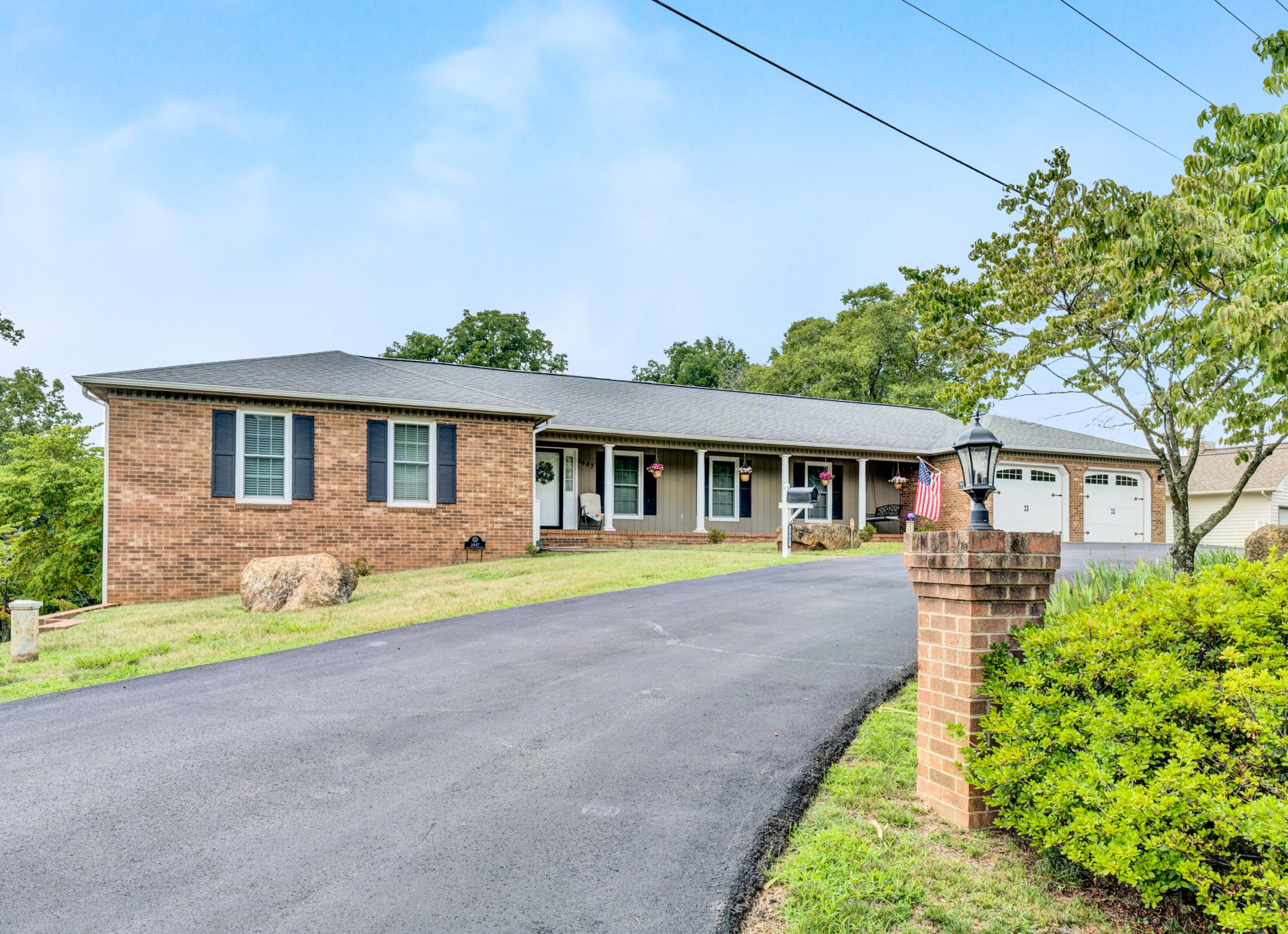 2447 Mountain View Road Vinton, VA 24179 - Photo 3 of 8 576be6fe-e65b-4d85-8467-bda53212d9f0