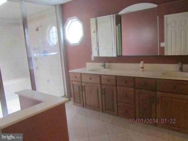 6814 Mallow Court Springfield, VA 22152 - Photo 18 of 22 Bath (Master)