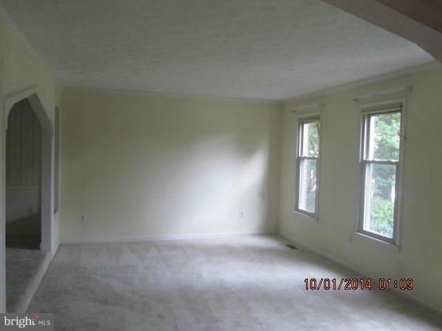 6814 Mallow Court Springfield, VA 22152 - Photo 5 of 22 Family Room