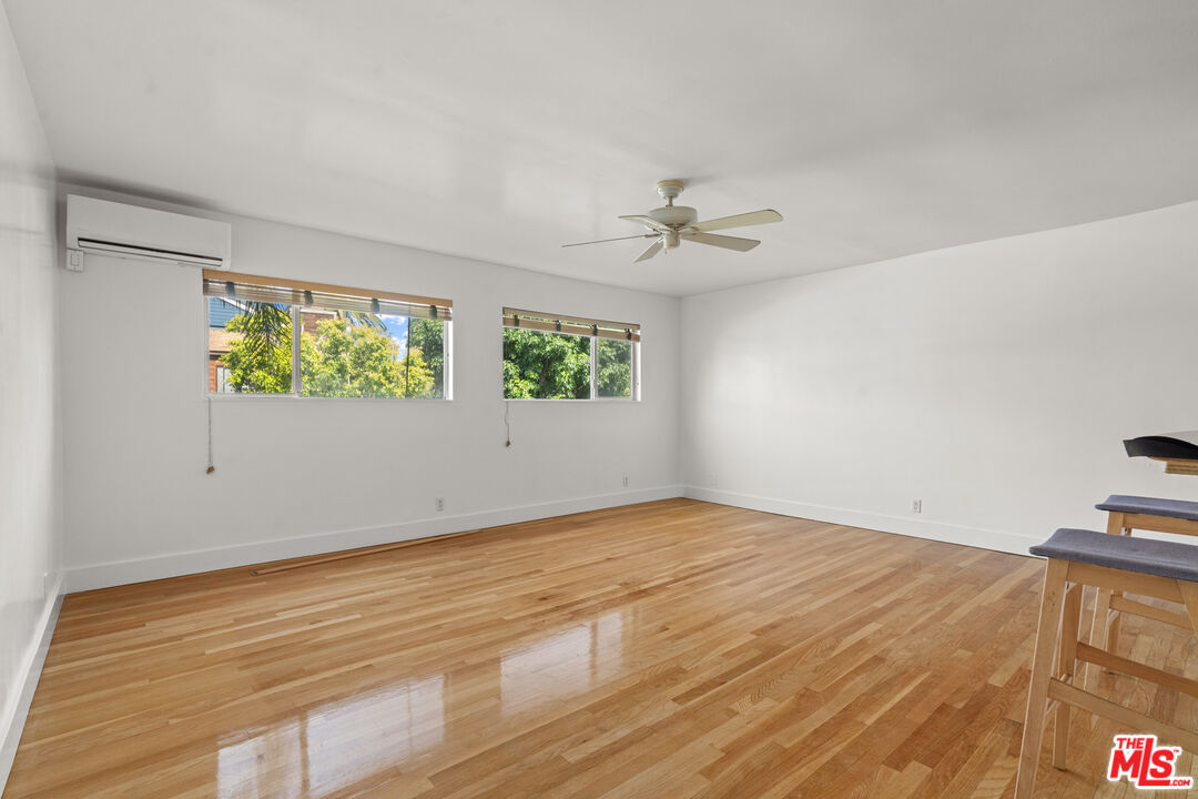 511 Rialto Avenue, Unit 4 Venice, CA 90291 - Photo 5 of 17 a view of an empty room with windows