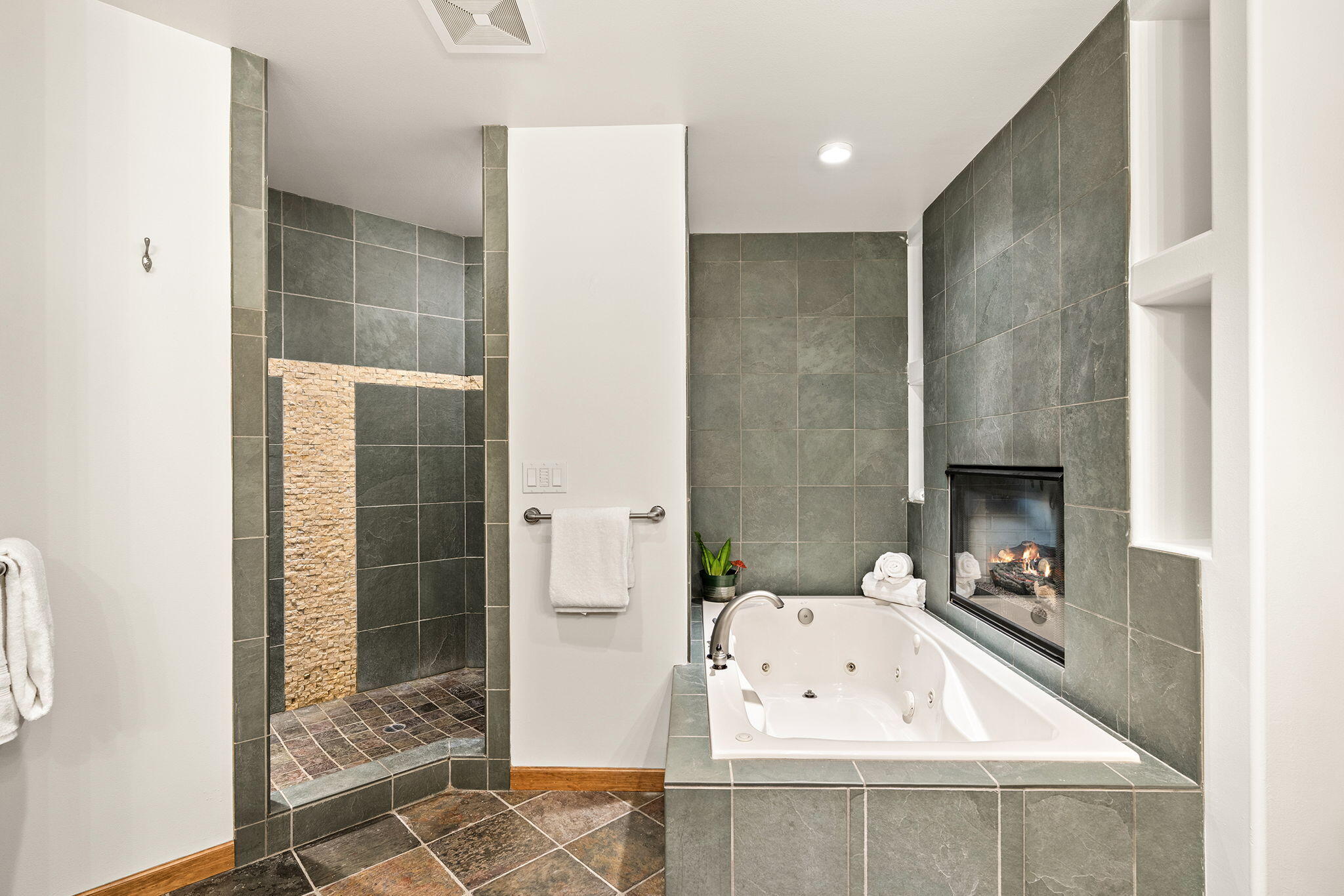 60766 Golf Village Loop Bend, OR 97702 - Photo 28 of 63 a bathroom with a bathtub sink and mirror