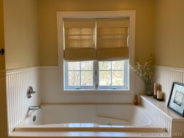 432 Quassapaug Road Woodbury, CT 06798 - Photo 13 of 21 a bath tub sitting next to a window