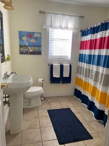 a bath room with a rug and white walls