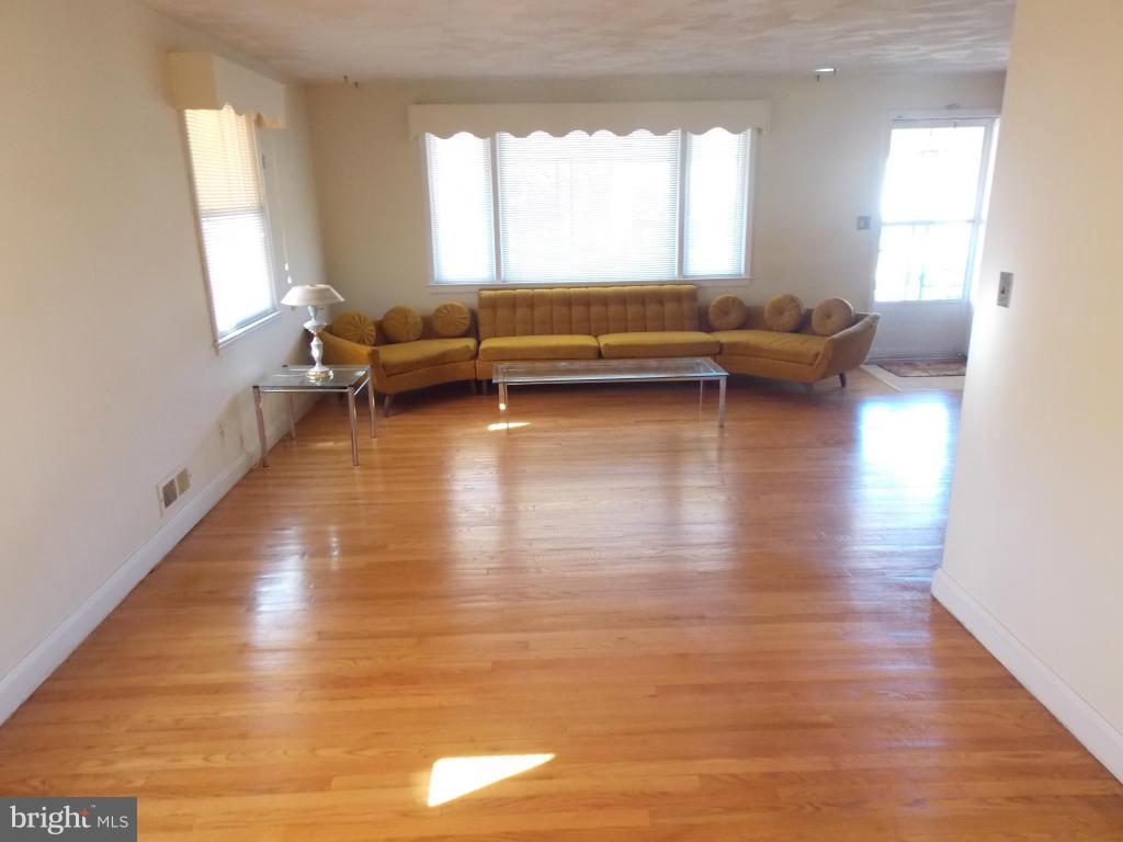 1901 Ellinwood Road Baltimore, MD 21237 - Photo 8 of 30 Dining Room