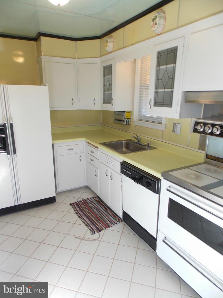 1901 Ellinwood Road Baltimore, MD 21237 - Photo 9 of 30 Kitchen