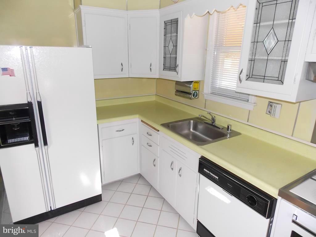 1901 Ellinwood Road Baltimore, MD 21237 - Photo 10 of 30 Kitchen