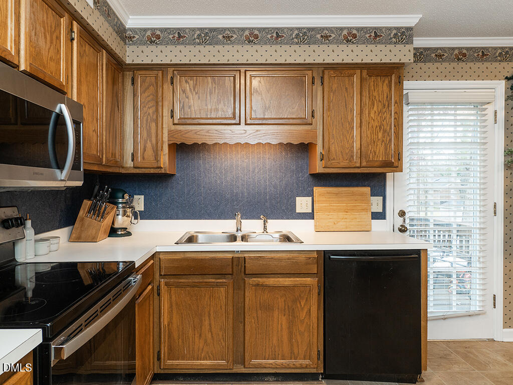 2202 Huntington Road, Unit B5 Burlington, NC 27215 - Photo 13 of 25 14 2202-B5_HuntingtonRd Kitchen3_MLS