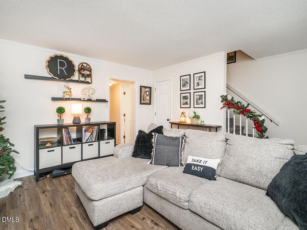 2202 Huntington Road, Unit B5 Burlington, NC 27215 - Photo 6 of 25 07 2202-B5_HuntingtonRd Livrm4_MLS