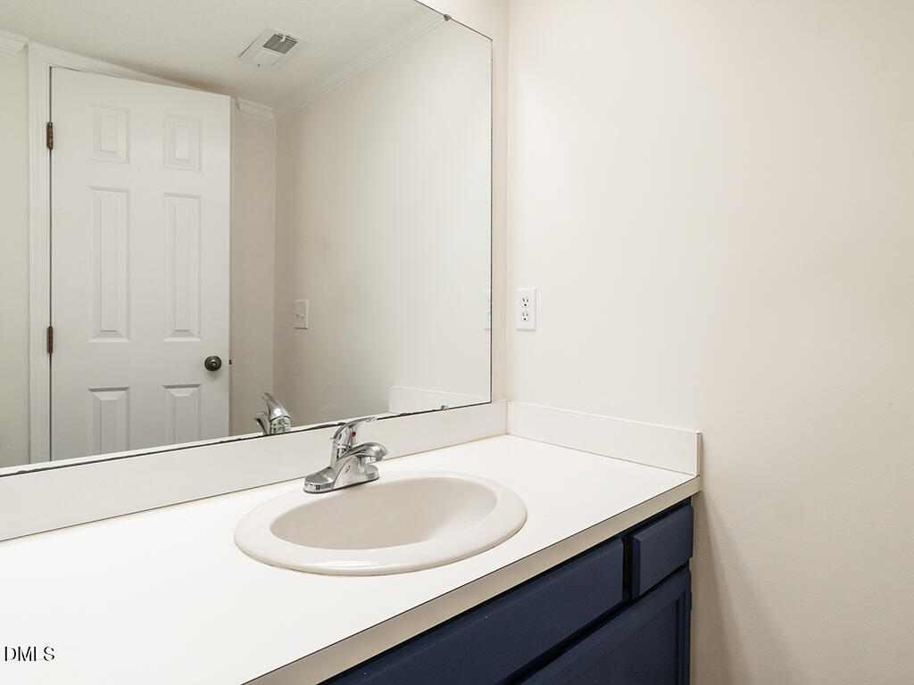 2202 Huntington Road, Unit B5 Burlington, NC 27215 - Photo 7 of 25 08 2202-B5_HuntingtonRd Halfbath_MLS