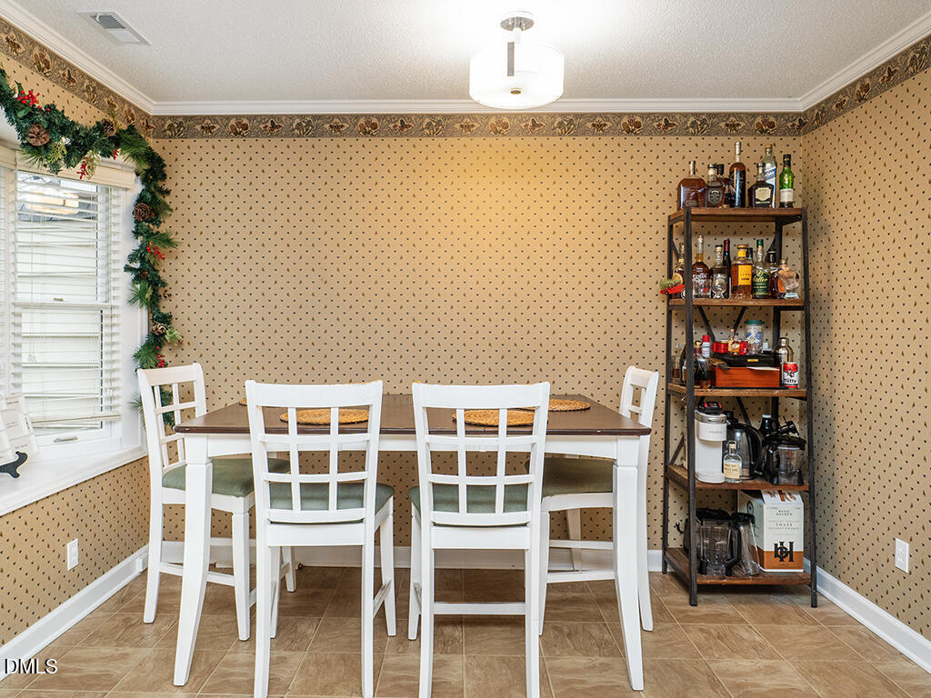 2202 Huntington Road, Unit B5 Burlington, NC 27215 - Photo 9 of 25 10 2202-B5_HuntingtonRd Dining2_MLS