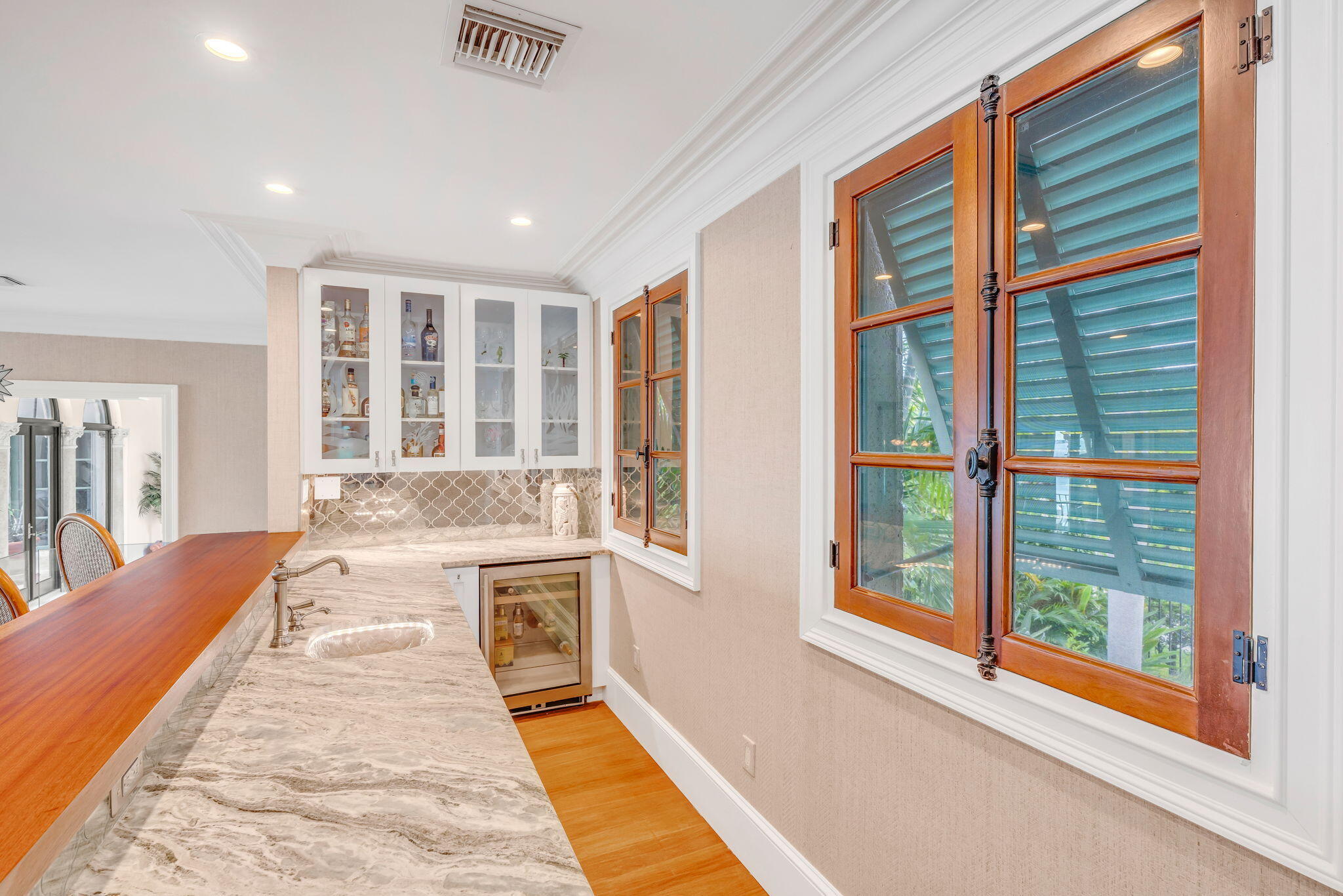 205 15th Circle Key Colony Beach, FL 33051 - Photo 15 of 101 Bar