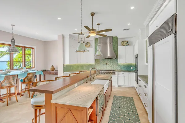 $7,999,000 | 205 15th Circle, Key Colony Beach, FL 33051