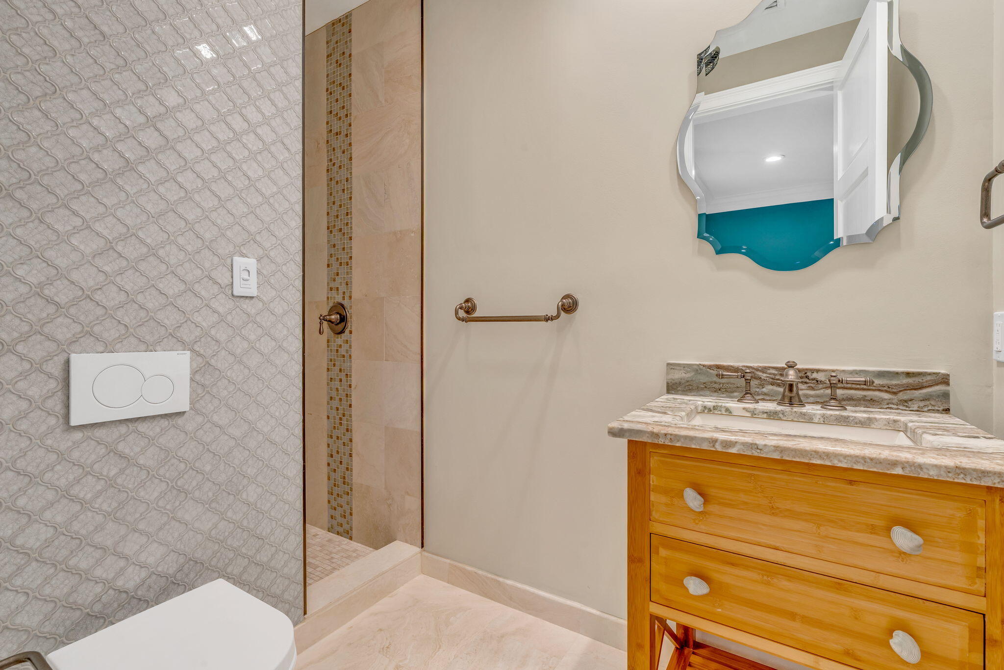 205 15th Circle Key Colony Beach, FL 33051 - Photo 55 of 101 Guest En Suite 2